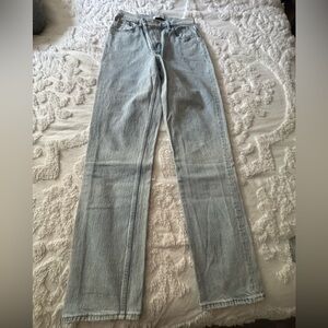 Ladies Jeans Abercrombie & Fitch Straight Leg Size 28 Worn Twice Blue Light Wash